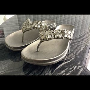 Kenneth Cole Reaction Glam Aton Sandels Size 8.5